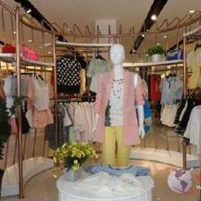 服飾綜合館 解碼當(dāng)代個性自主零售新風(fēng)尚